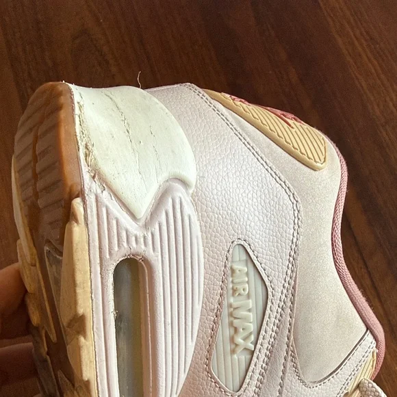 Nike Women’s Cream and Pink Athletic Sneakers - 10W - Picture 6 of 14